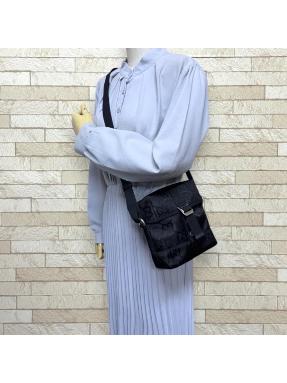 Gucci Off the Grit Shoulder Bag Black - Picture 2 of 10